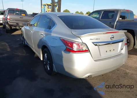 2015 Nissan Altima 2.5 S z USA, uszkodzony, nr VIN 1N4AL3AP1FC480748